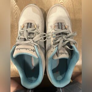 *Previously Loved* Woman’s Columbia Hiking Sneaker